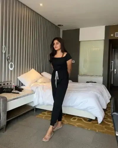 Call Girls Karol Bagh Cash On Delivery